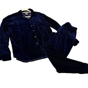 Vintage Tommy Hilfiger two-piece blue velvet PJs suit ￼ USA size medium. 
￼